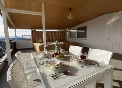 Suit Arya Kalkan
