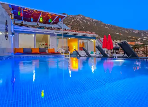Suit Karmen Kalkan