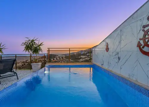 Suit Karmen Kalkan