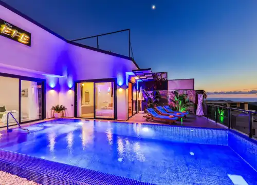 Muhafazakar Villa Efe Kalkan