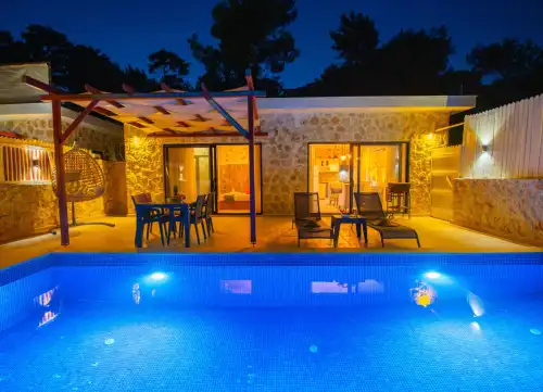 Muhafazakar Villa Stone House 2 İslamlar