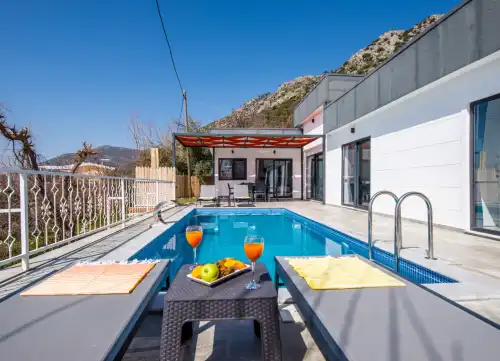Villa Ural Üzümlü