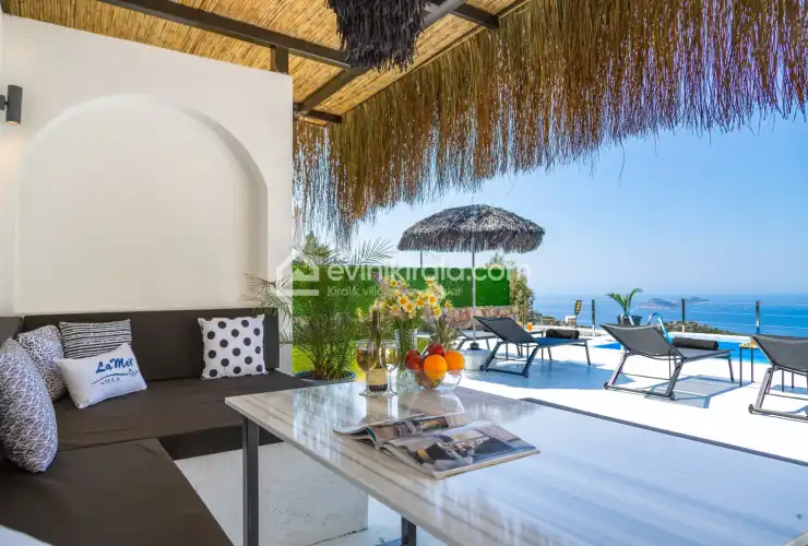 La-Mer-Comfort-Suite-Havuz-6_1917x1280_323.jpg