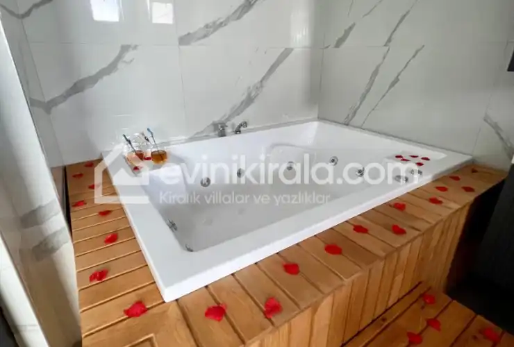 evini-kirala-villa-medellin-18_960x1280_958.jpg