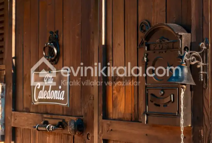 evinikirala-villa-caledonia-53_853x1280_883.jpg