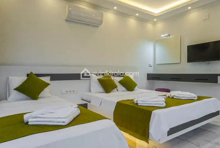 villa-ortac-2-28-1220.jpg