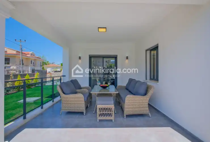 villa-white-palm-1-15-2028.jpg